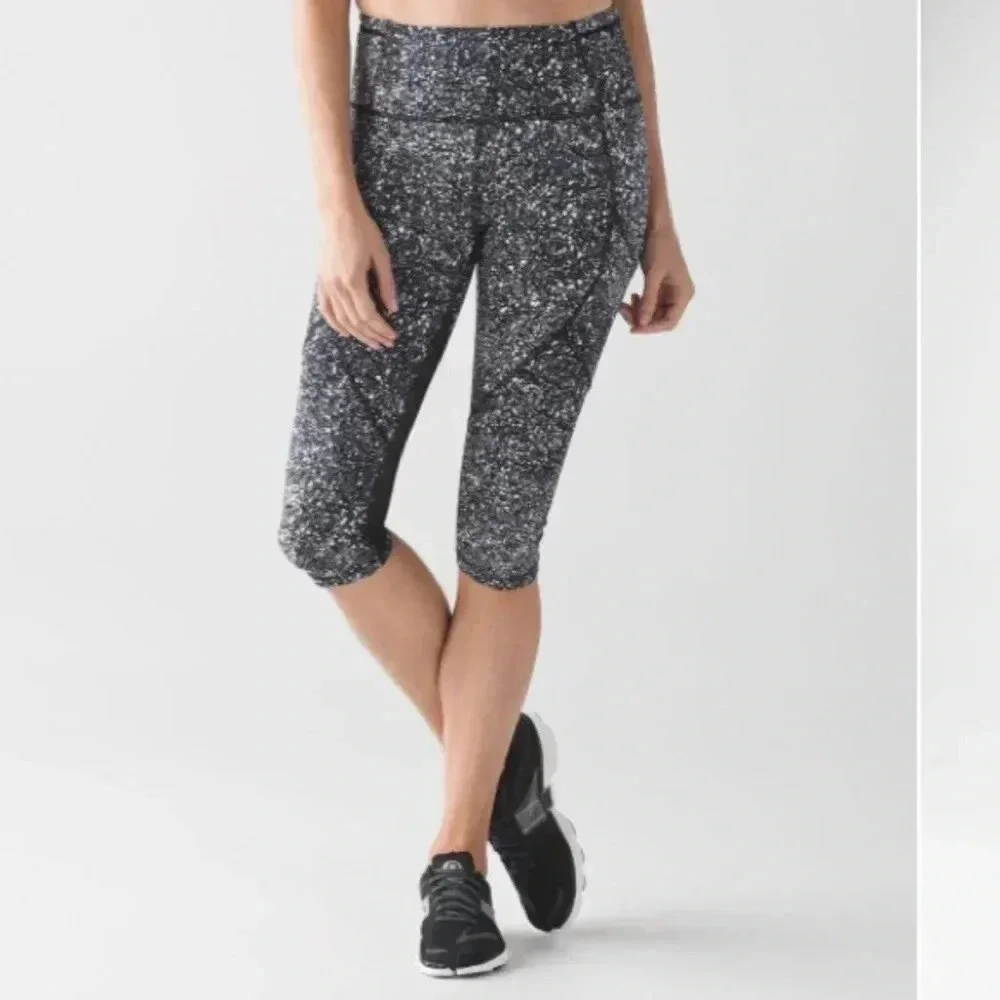 Lululemon outrun 17” crop